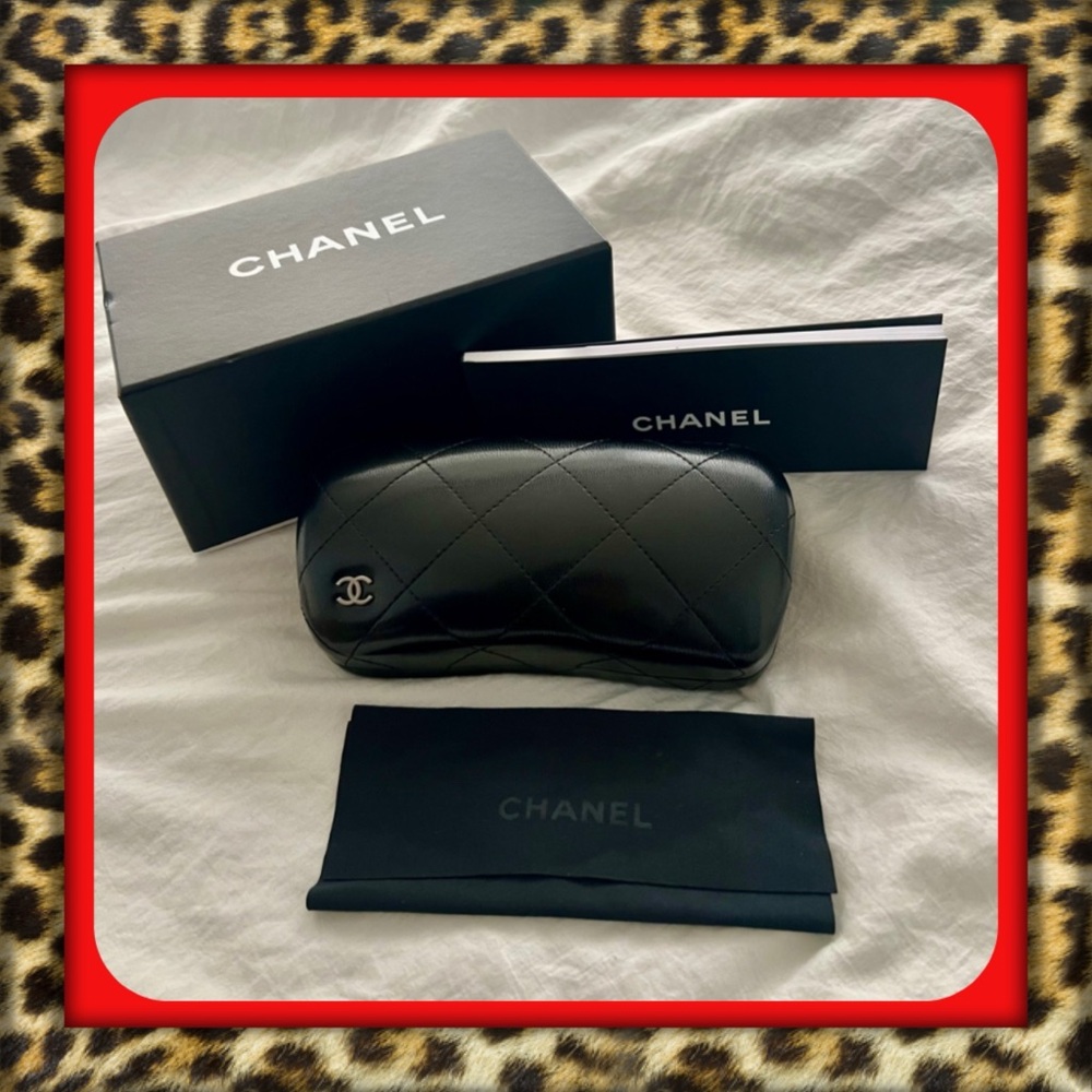 👑✅PRICE FIRM✅AUTHENTIC Chanel Black Quilted Sunglasses Case and Accessories